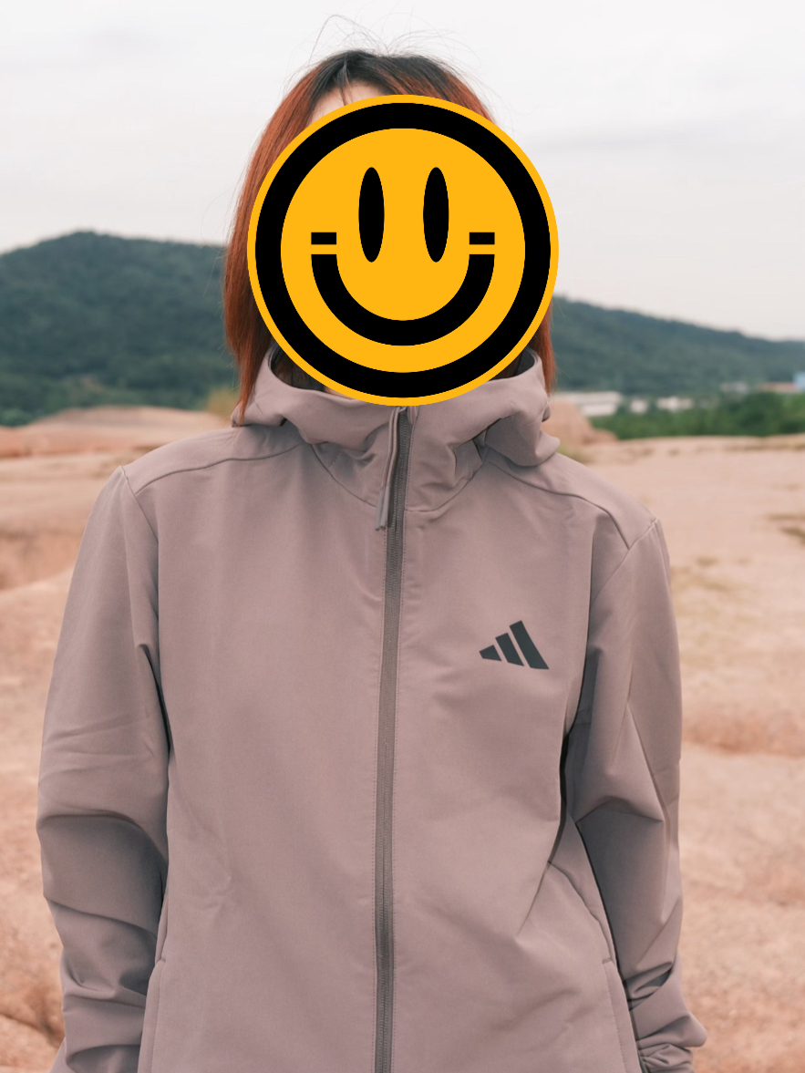 我那个很会搭配的朋友，都这么穿冲锋衣
有