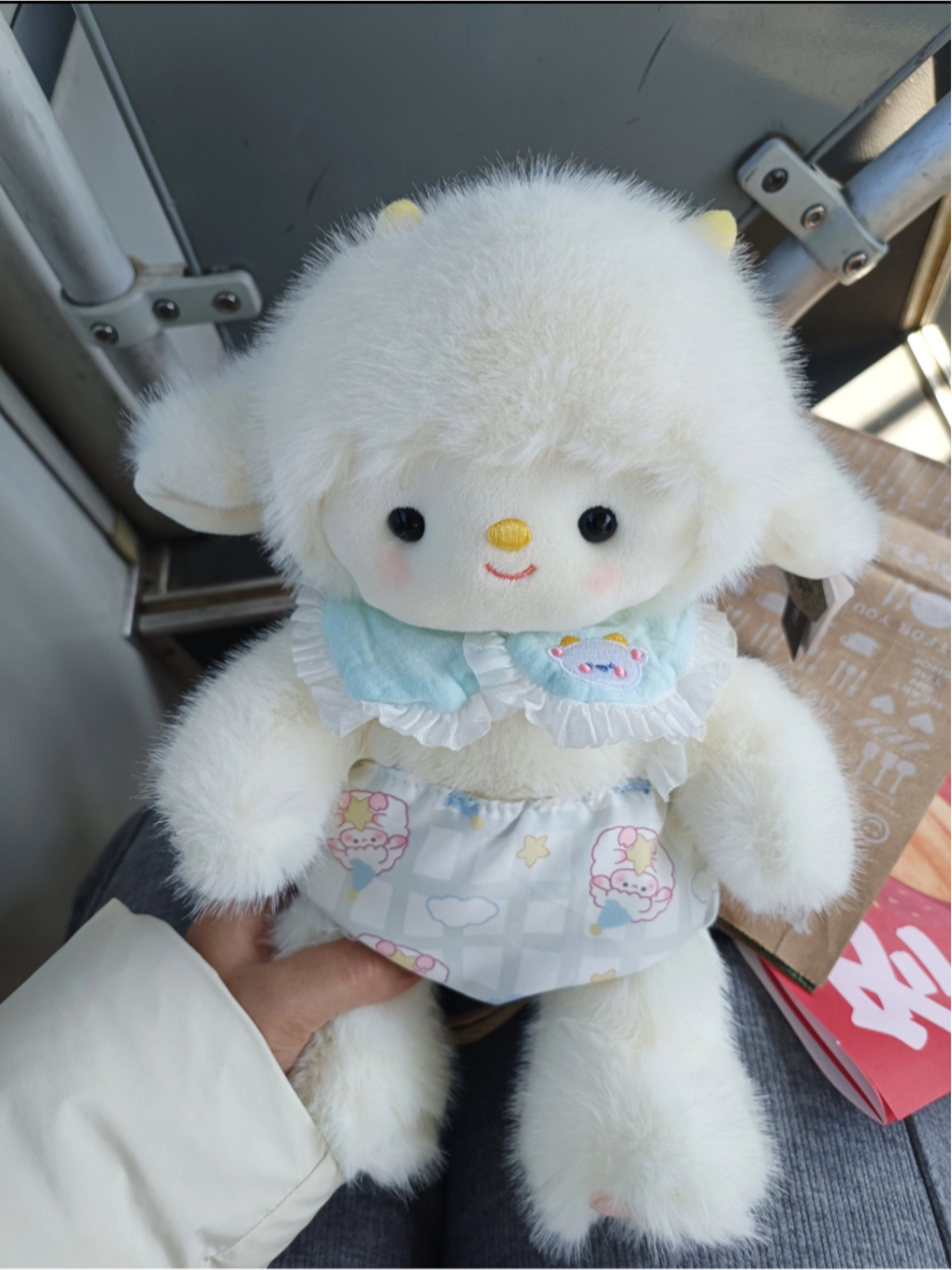 这只小羊也太懂少女心了吧💕