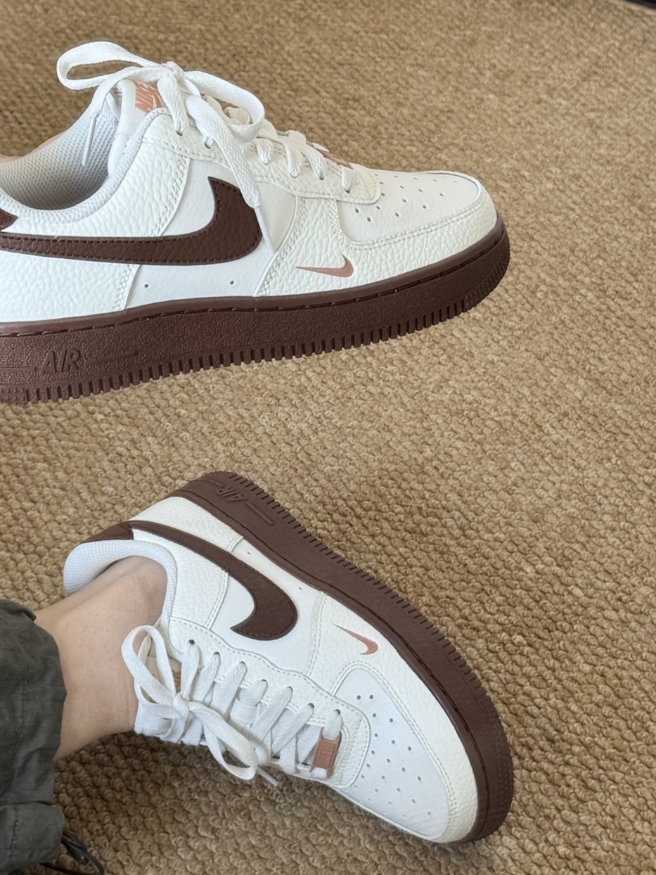 1双NIKE棕白空军 通勤百搭巨好穿👟