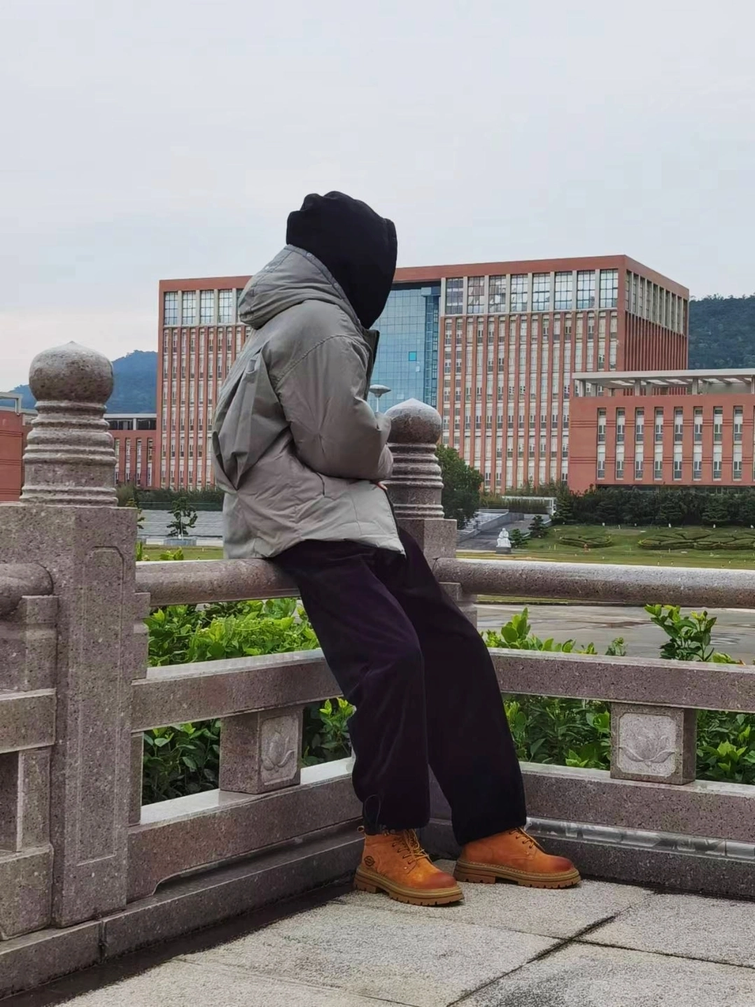      哈喽各位，分享今日穿搭：
从下