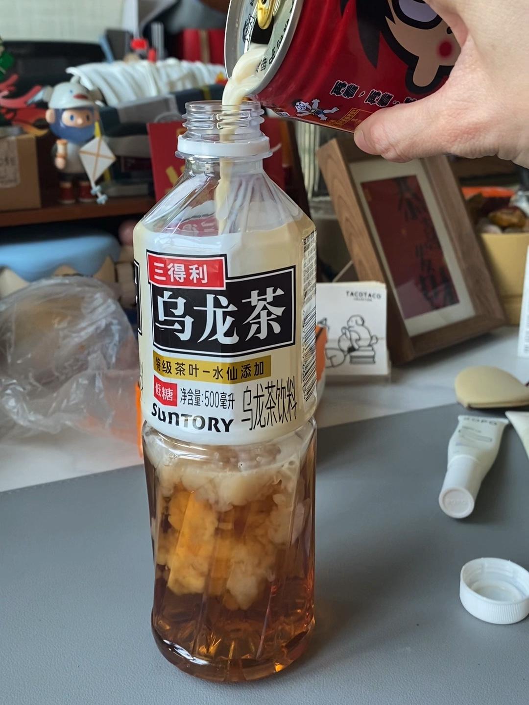 旺仔牛奶和三得利乌龙茶绝配，下午自制一杯
