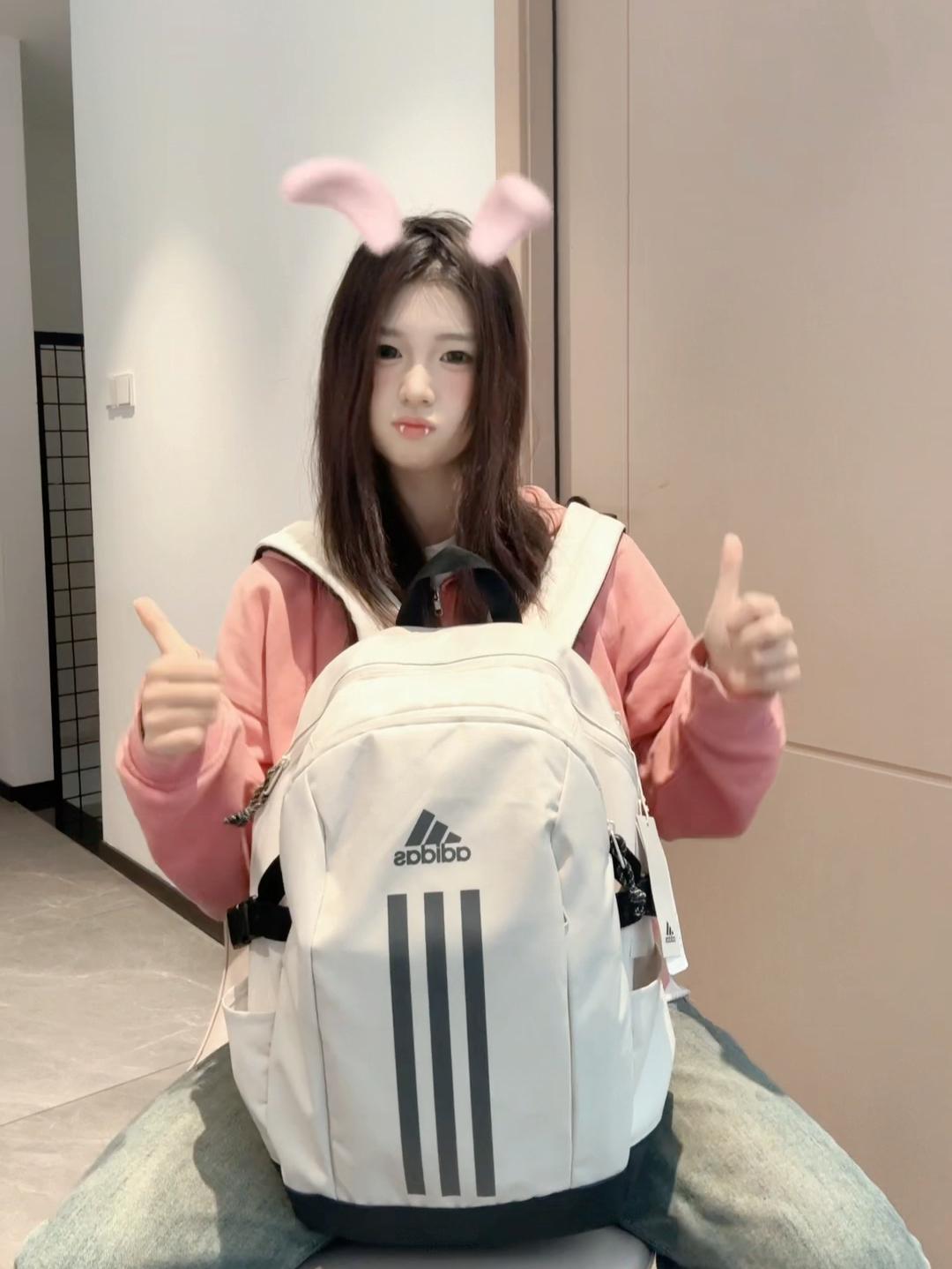 🎒好喜欢这个阿迪达斯的双肩包呀！！