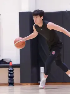 韩国未来之星的球风还挺赏心悦目💗