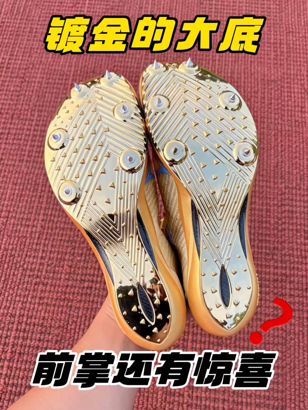 鞋底镀金❓这谁舍得踩下去的