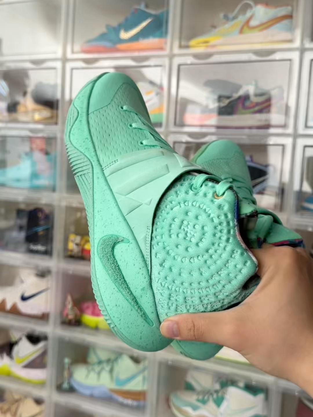 Kyrie2WhatThe表面平平无奇实则……