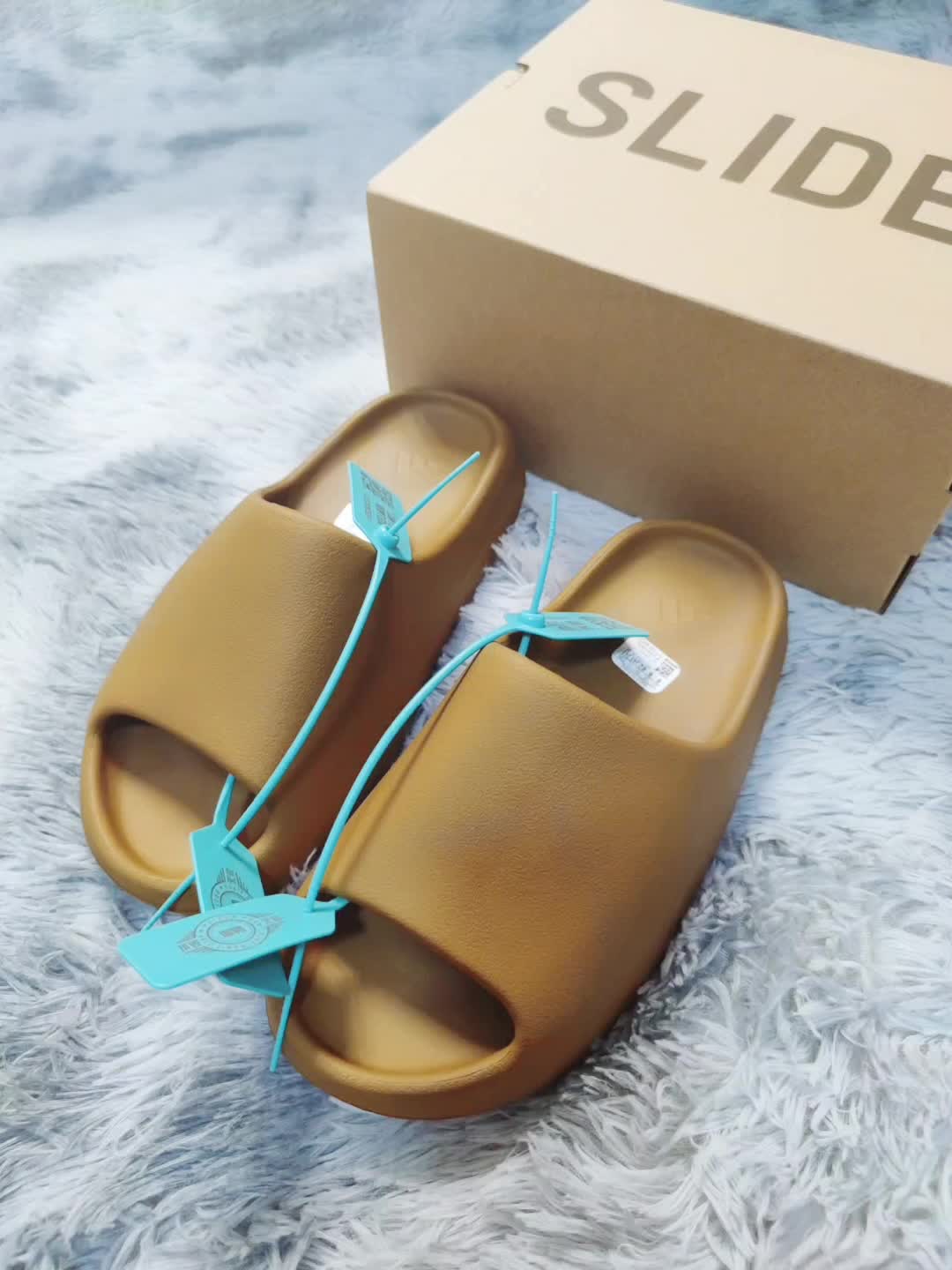 夏季必备单品|Yeezy的拖鞋你值得拥有