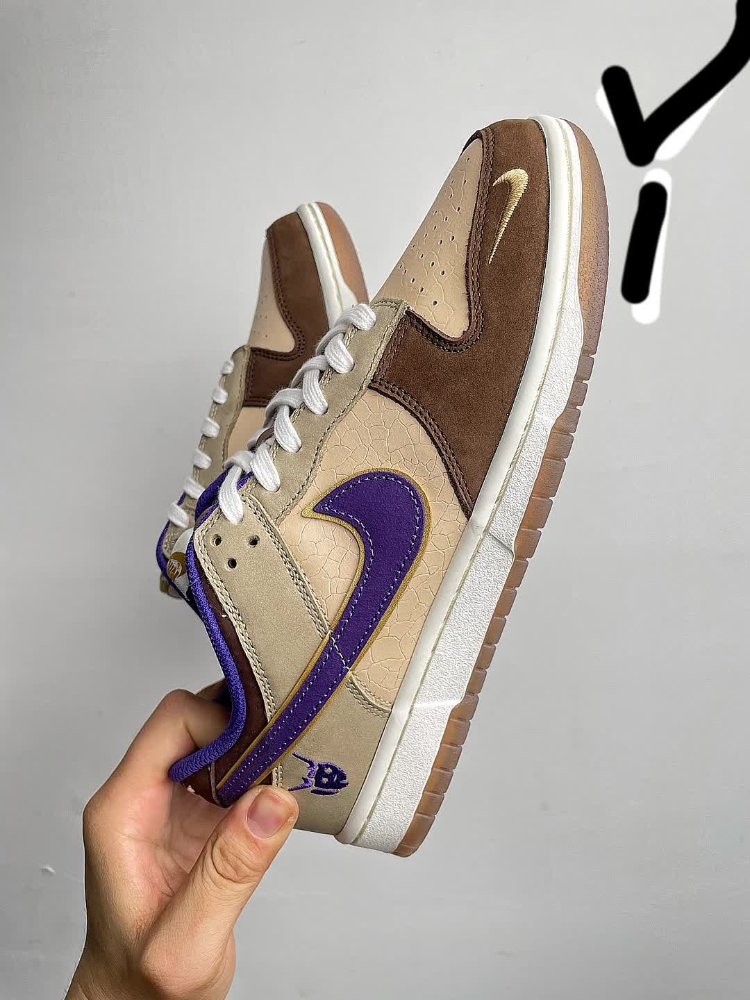 Nike Dunk Low “Setsubun" 复古休(木板鞋棕
色魔神