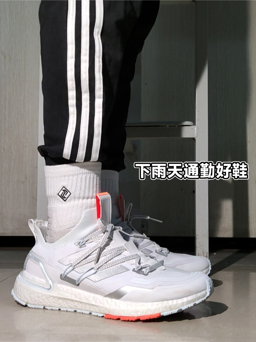 [捂脸]还在纠结雨天通勤穿哪双吗？这双U