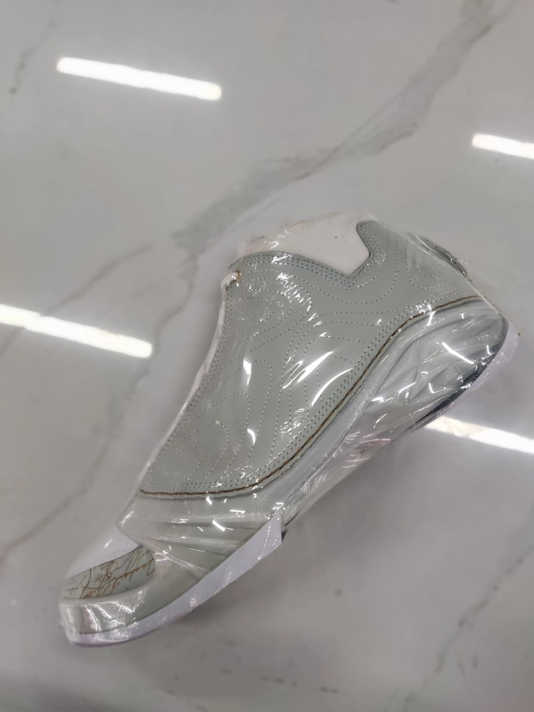AJ23本身就足够冷门,像艺术品更多于像