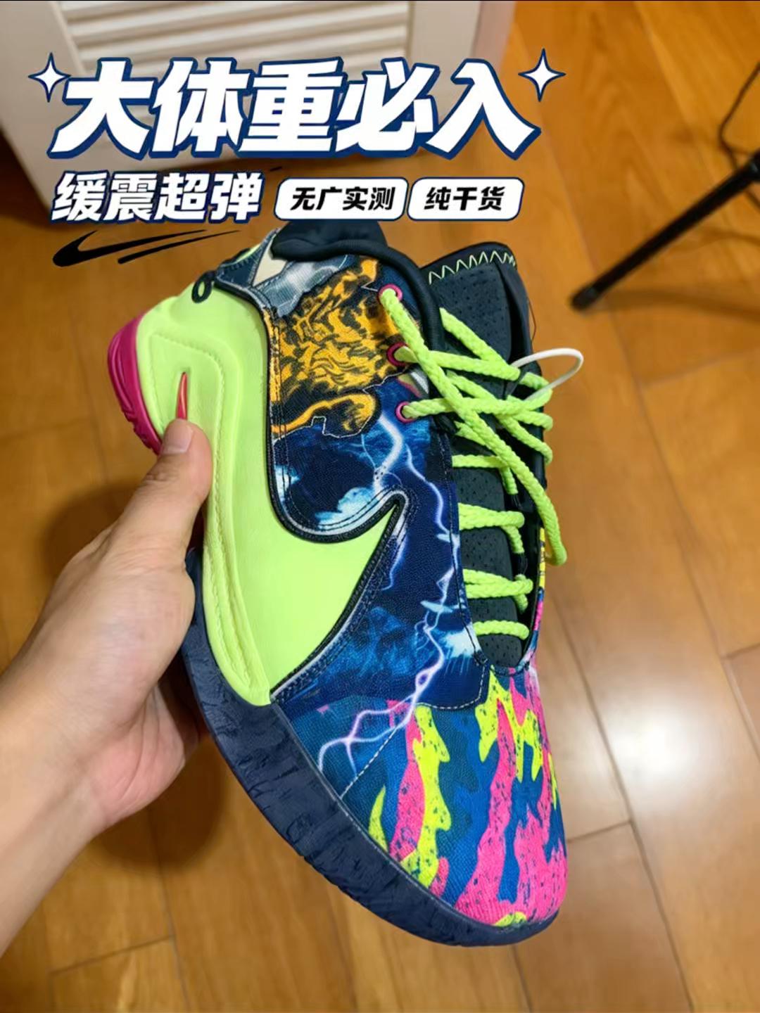 号称缓震天花板？詹姆斯22开箱，这配色太吸睛了