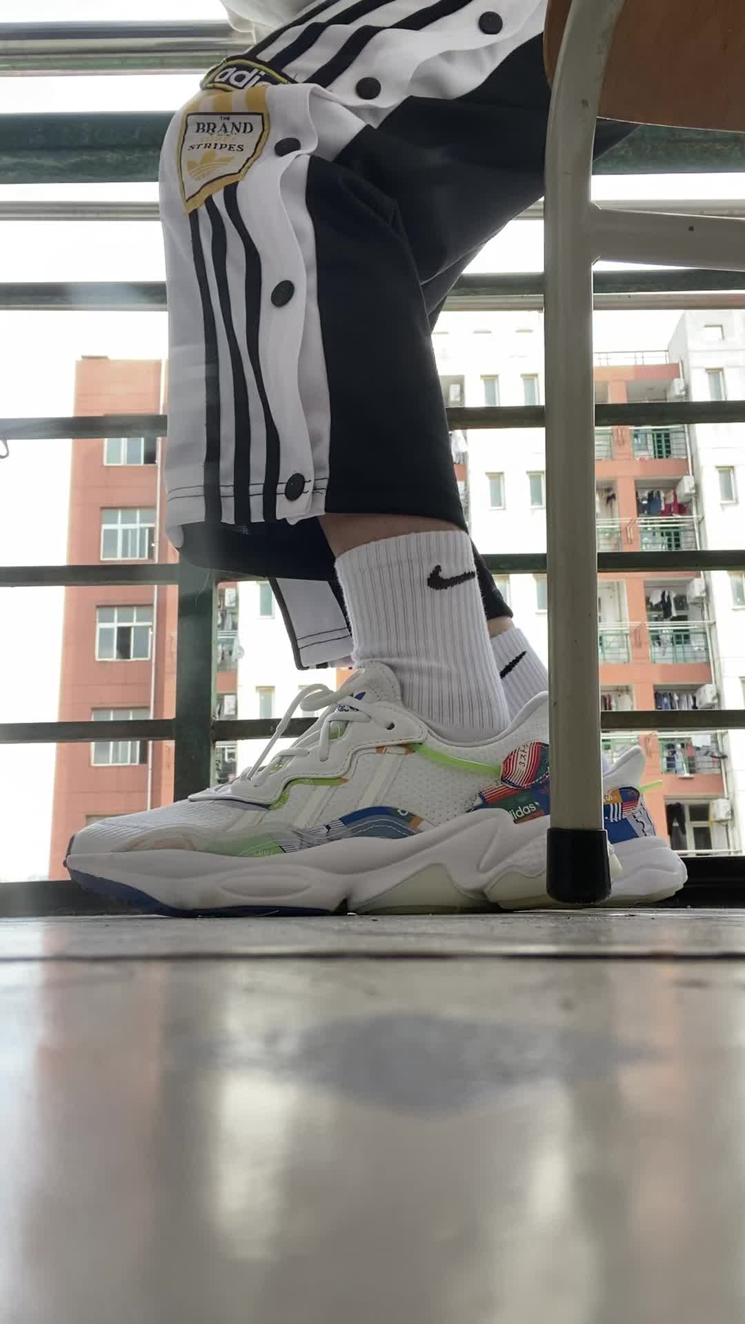 阿迪休闲复古跑步鞋