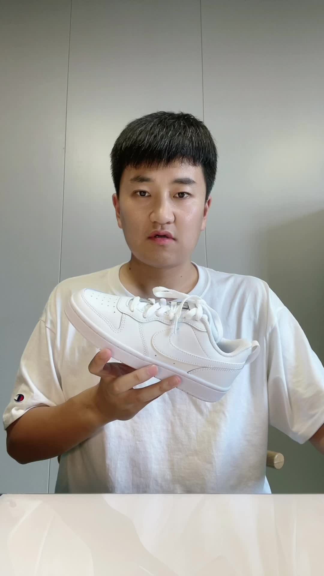 Nike Court Borough 白😘
