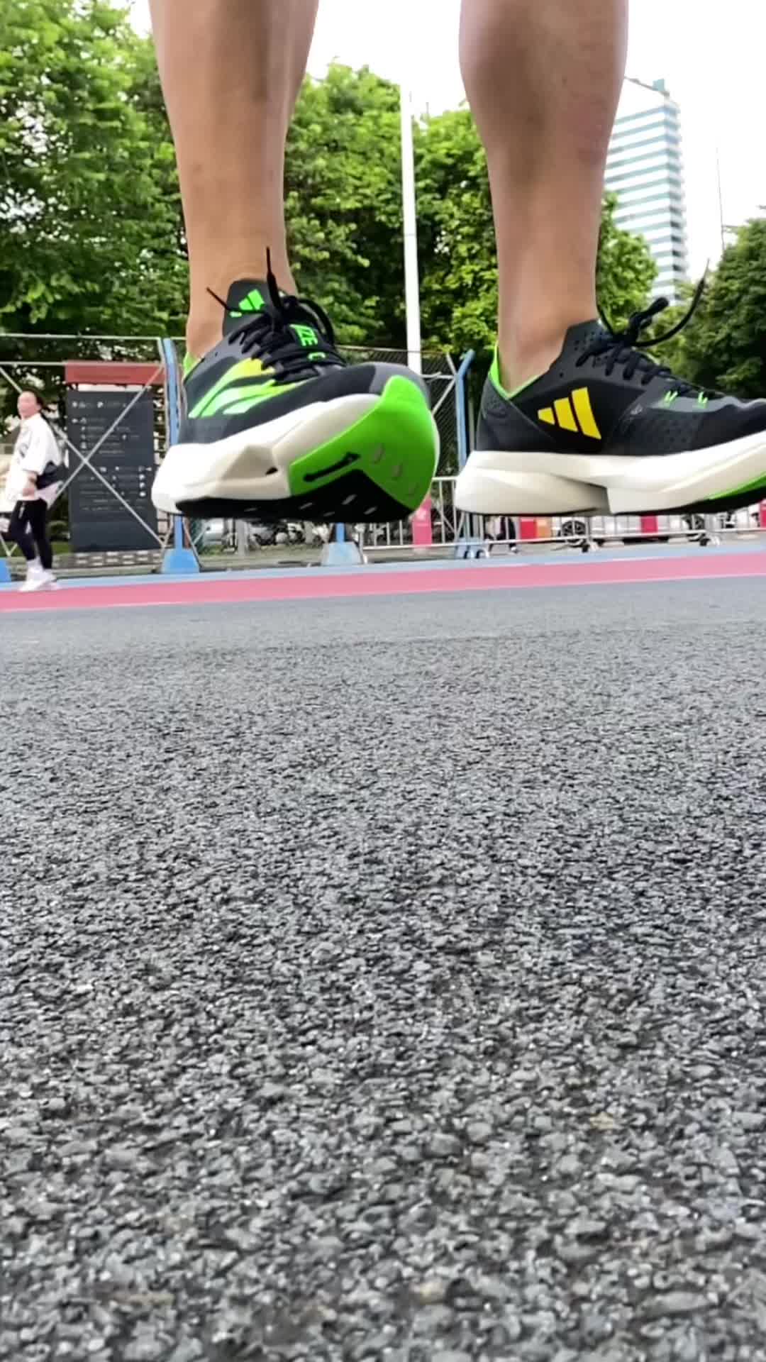 离开地面的瞬间 ，是我短暂的自由🍃🍃🍃