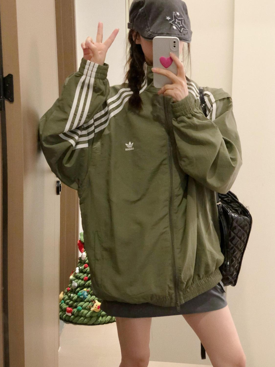 有没有人懂阿迪这件绿色.