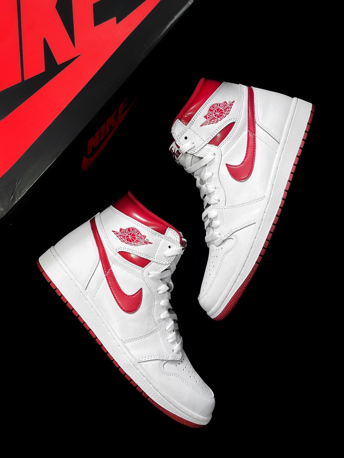 AJ1 “Metallic Red”
 