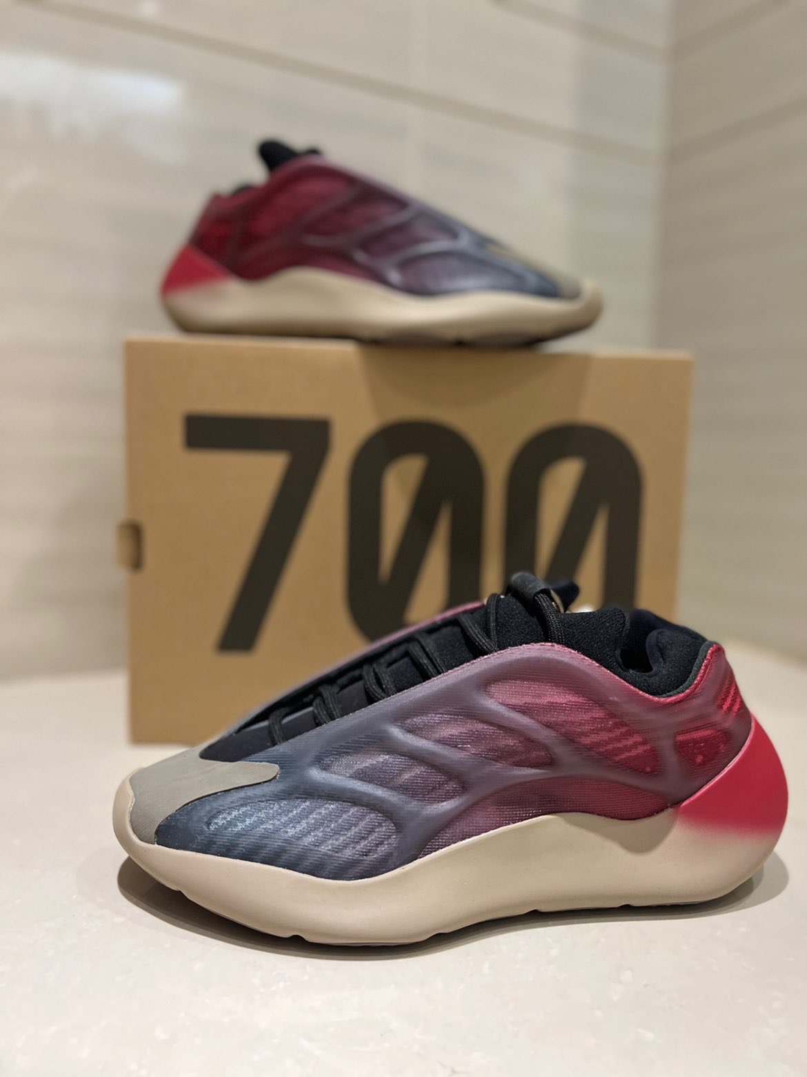 跑车的鞋型,好看确实是非常的好看,一看就