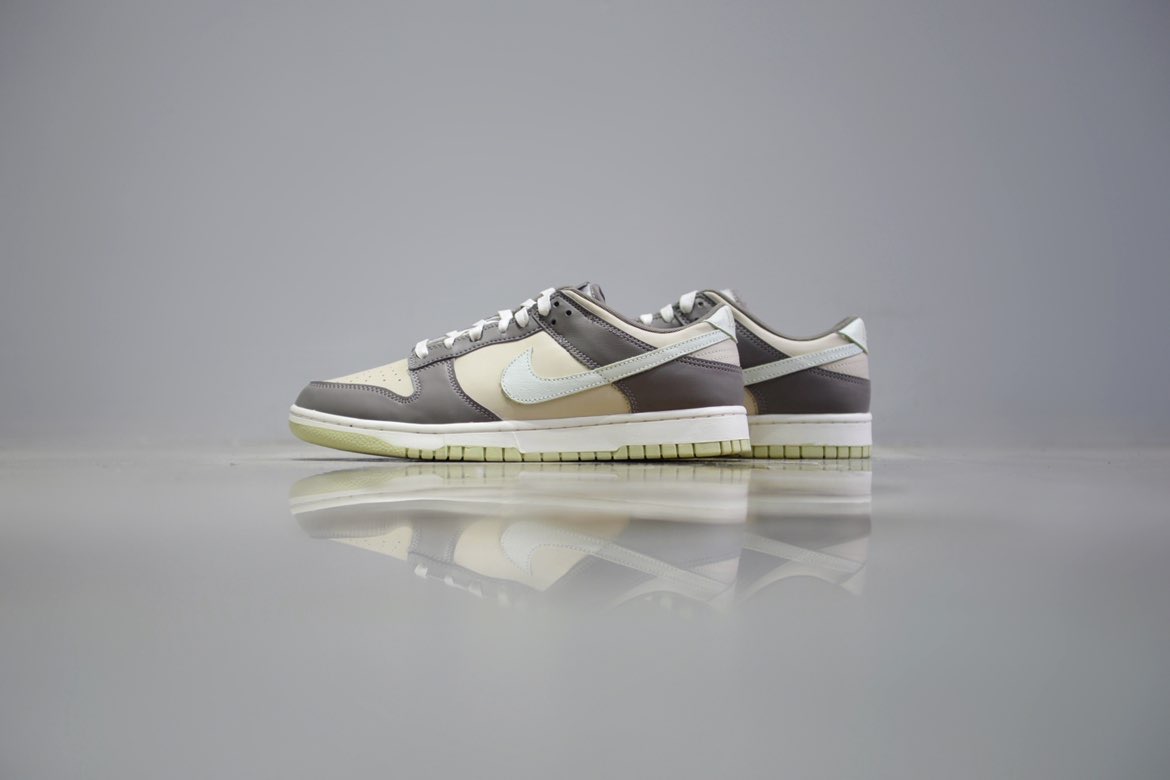 此次带来一款全新的 Nike Dunk 