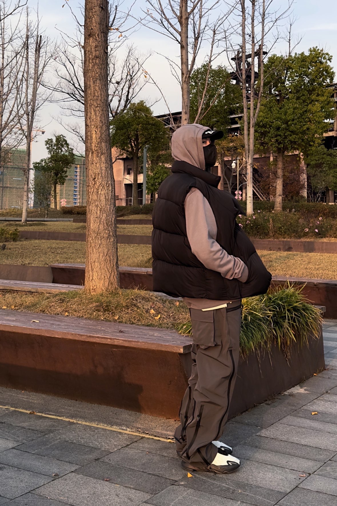 尼龙面的700MNVN真不耐脏…

帽子
