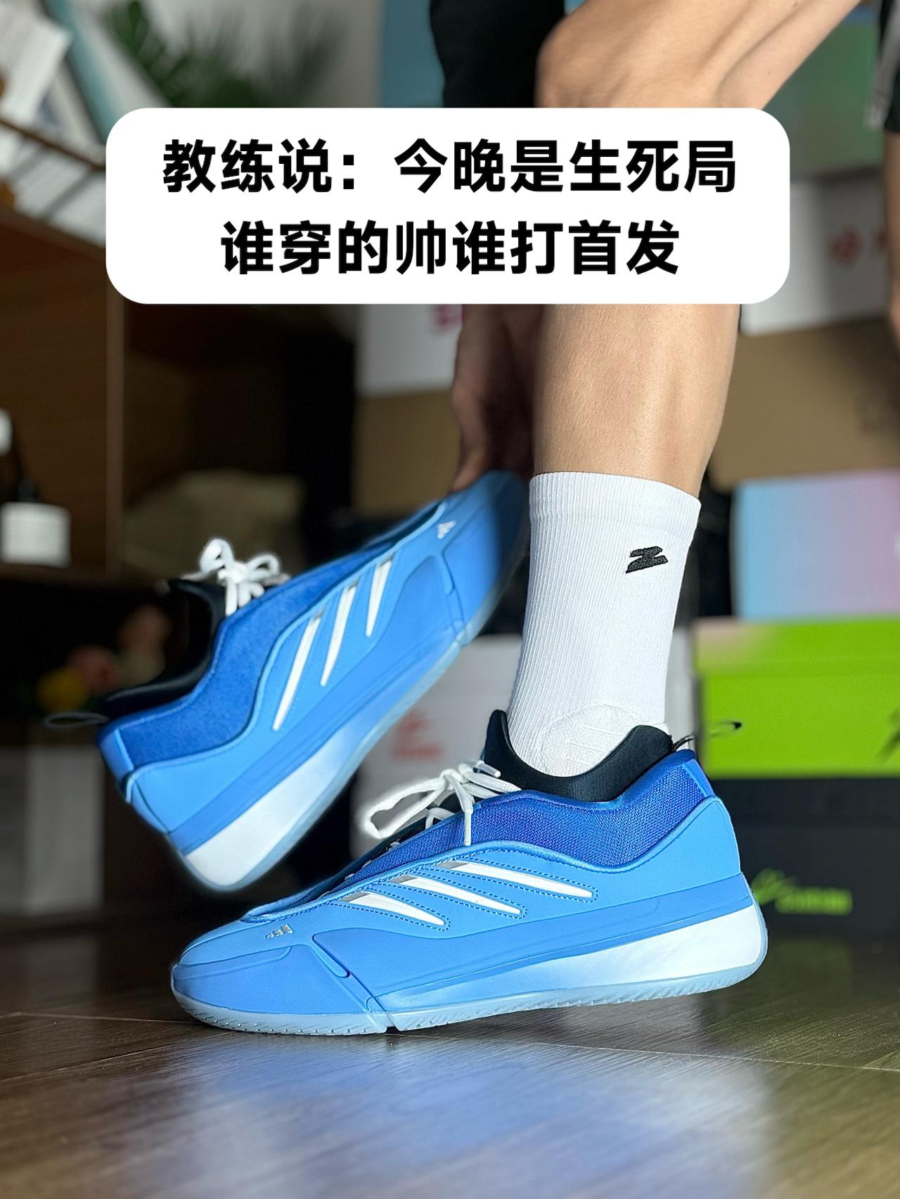 利拉德9代!北卡蓝上脚颜值确实帅!