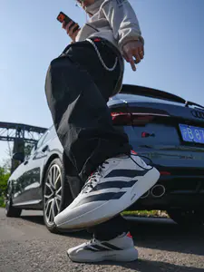 你说 穿奥迪跑步 是不是也有夸戳加持不打滑?