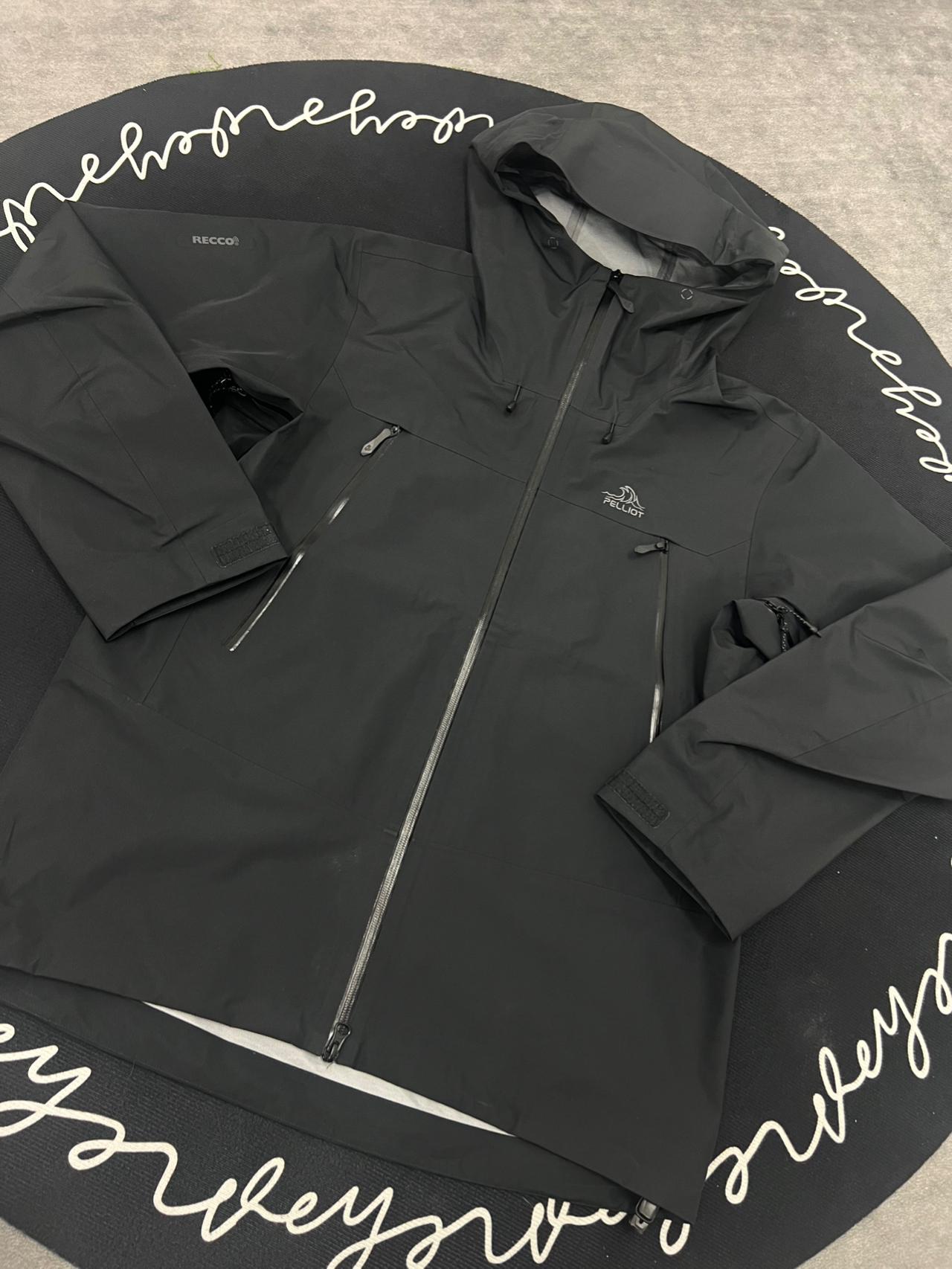 户外硬核冲锋衣｜伯希和雪壳质感拉满
