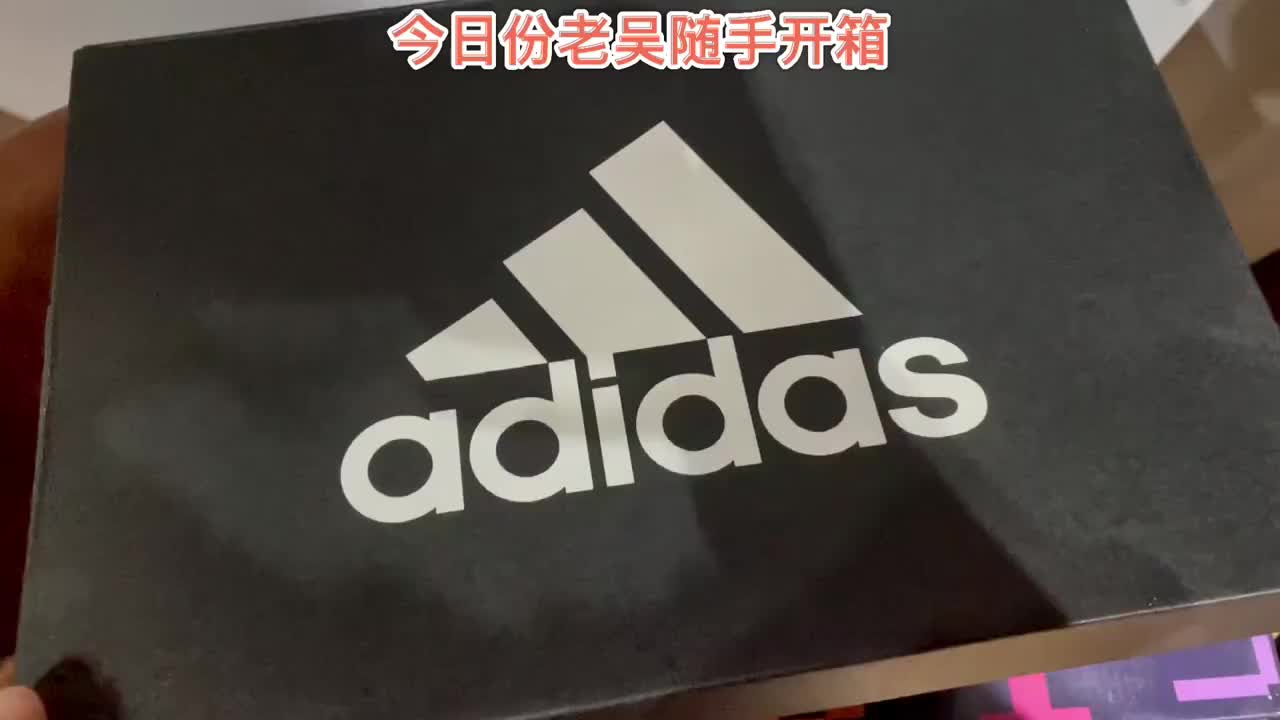 当一个健身人
看到不同配色的球鞋
第一反