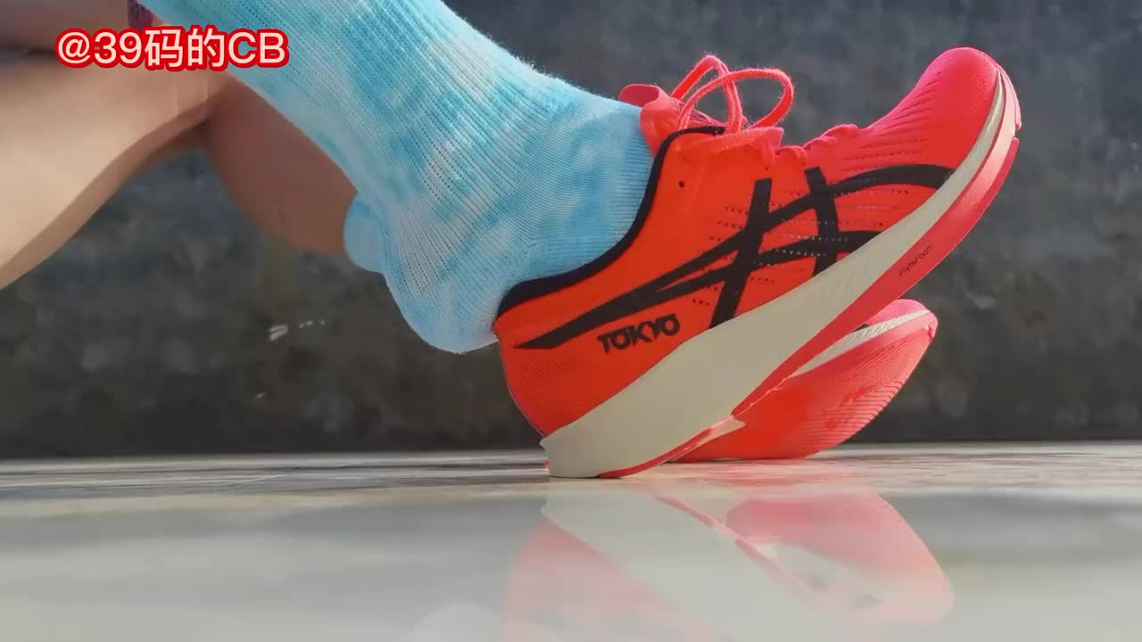      这里是39码的CB， 亚瑟士m