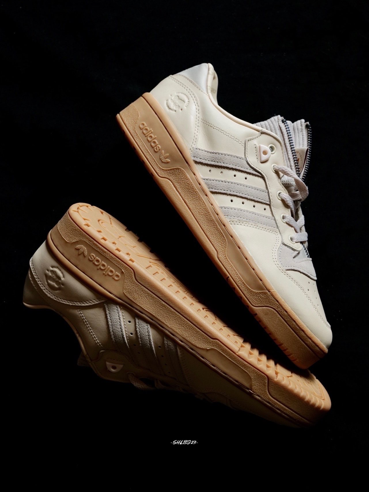 非正式学院风首选｜KIKS x adidas Rivalry Low