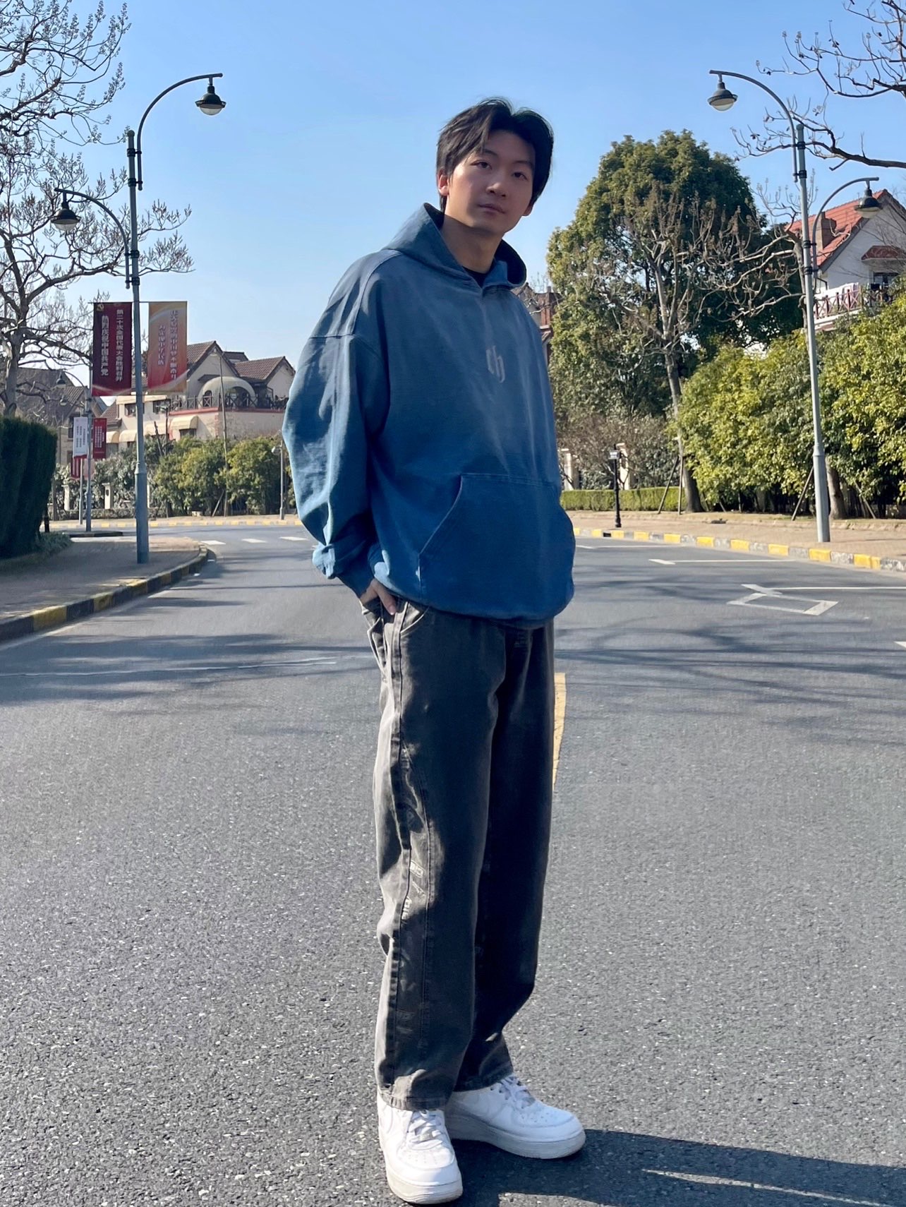 👔衣服：CH
👖裤子：SIDEEFFEC