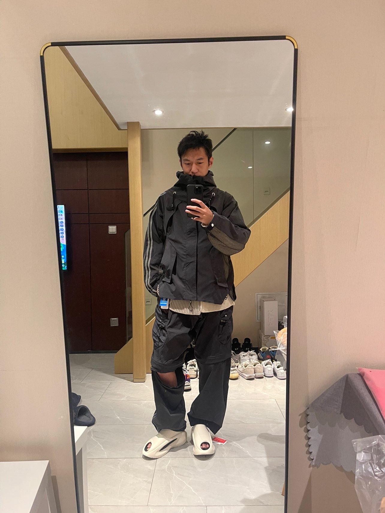 阿迪达斯今年真的很多产品蛮有意思的
Ha