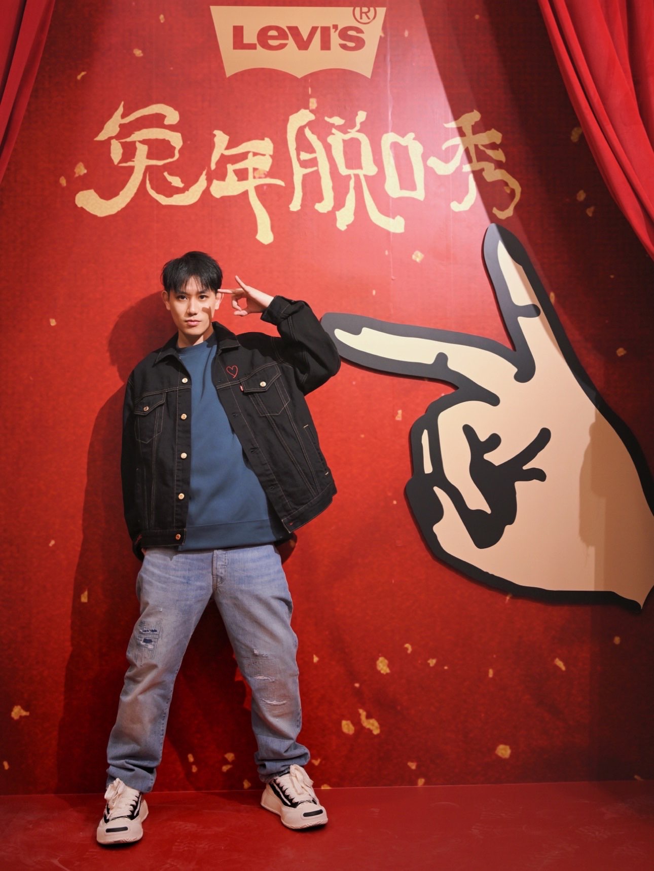 前几天把“乐高夹克”翻出来穿，就随意搞了