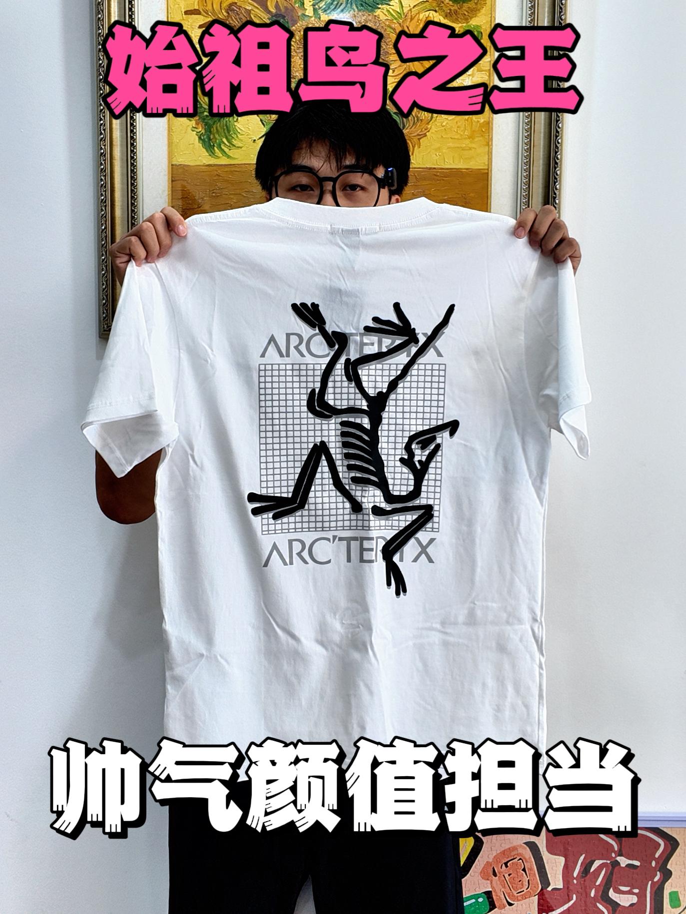 谁懂穿这件始祖鸟T恤的快乐❗️高街复古感真的很百搭🥺