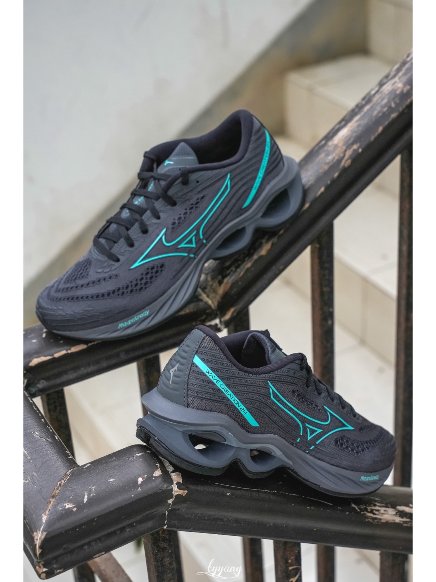 今天开箱这双 Mizuno Wave C