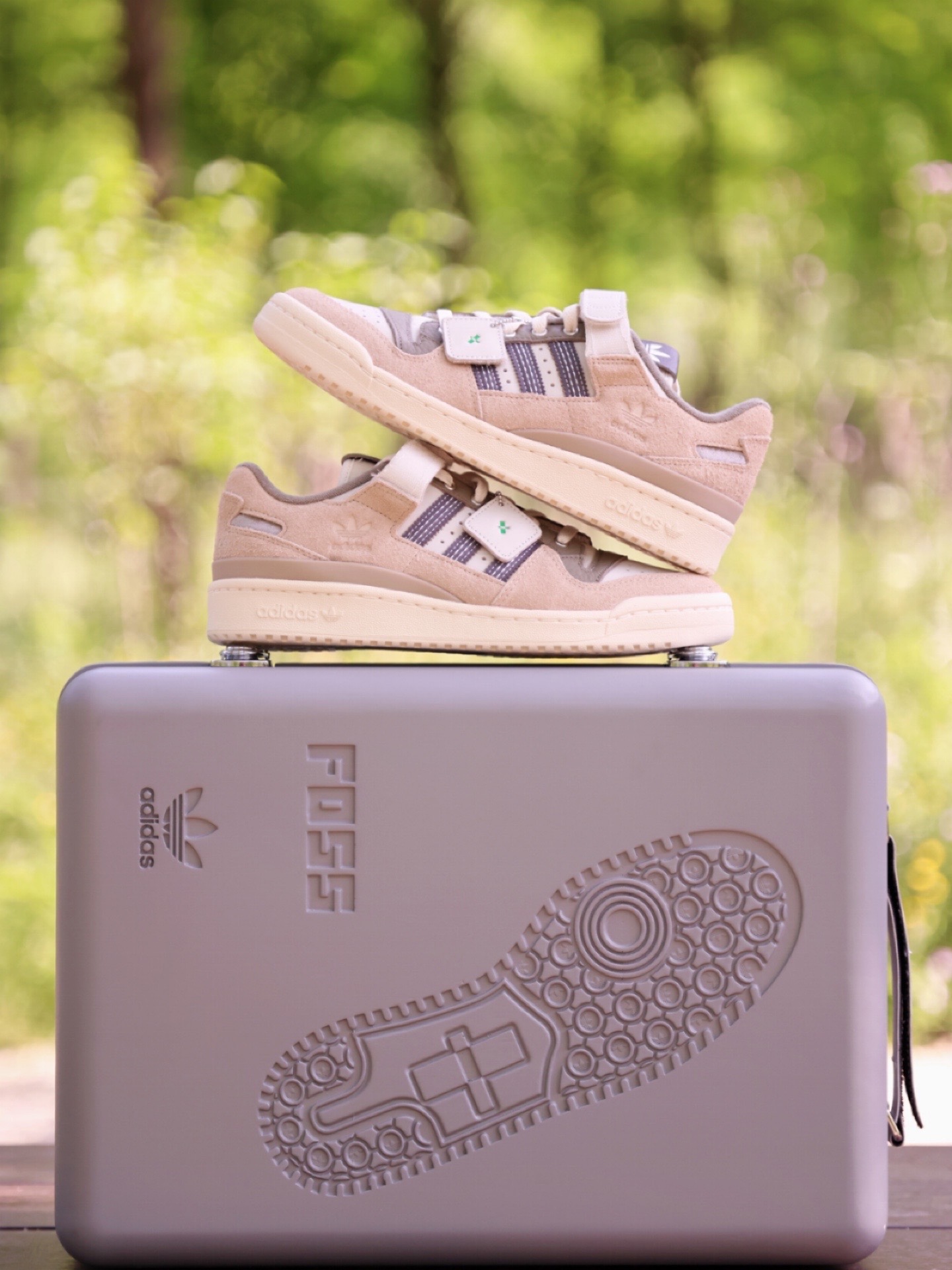 提前开箱｜FOSS X adidas Originals特殊鞋盒
