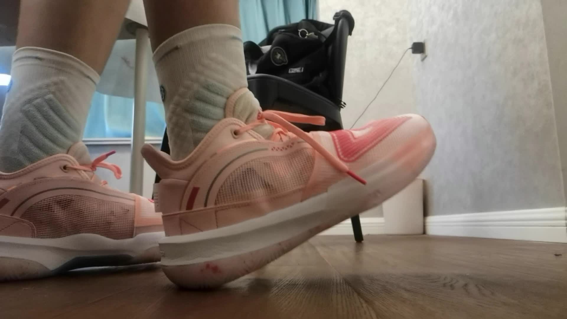 脚感不错,包裹良好。