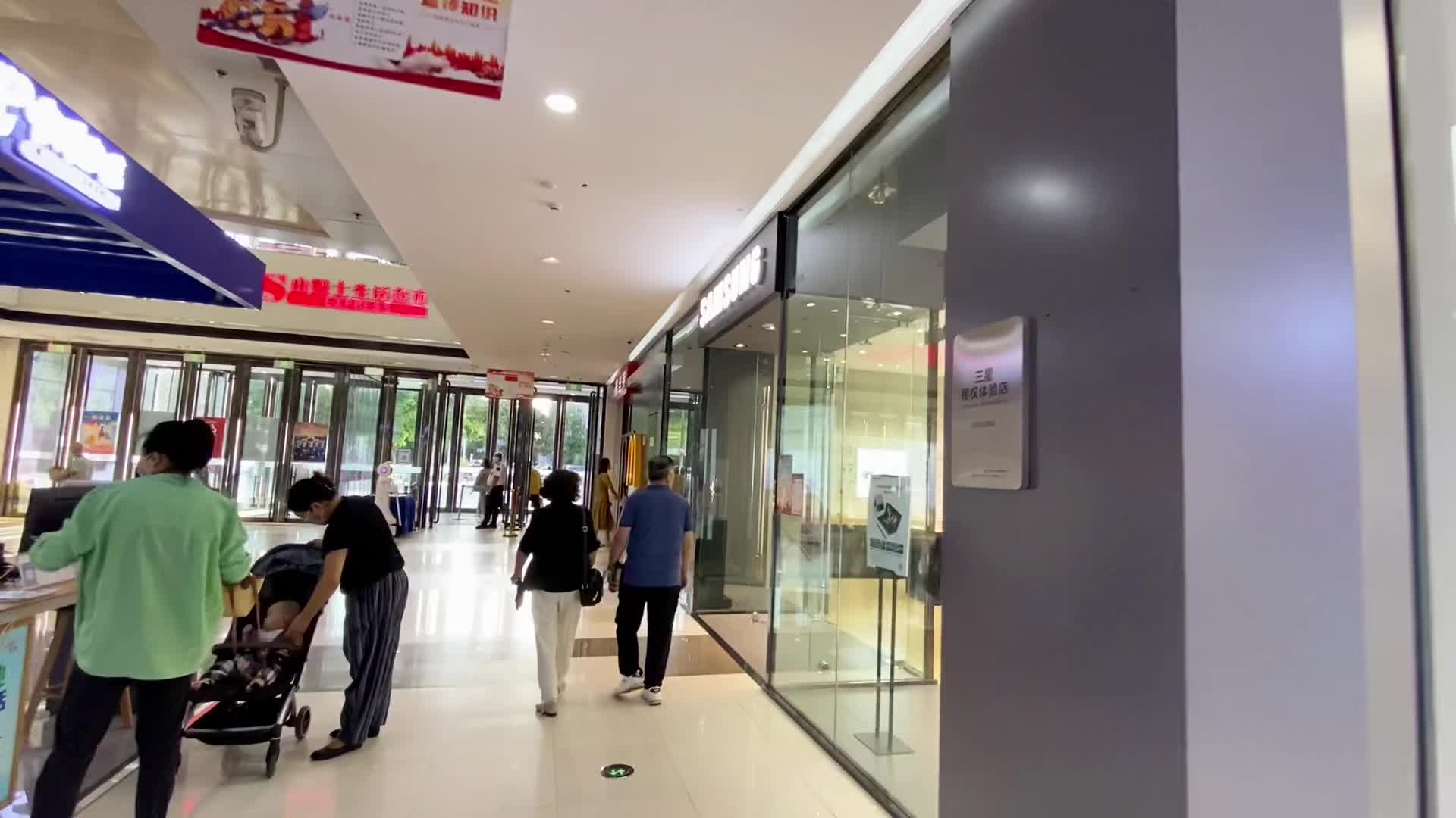 在三星体验店，谈谈折叠屏的上手感受和购买建议