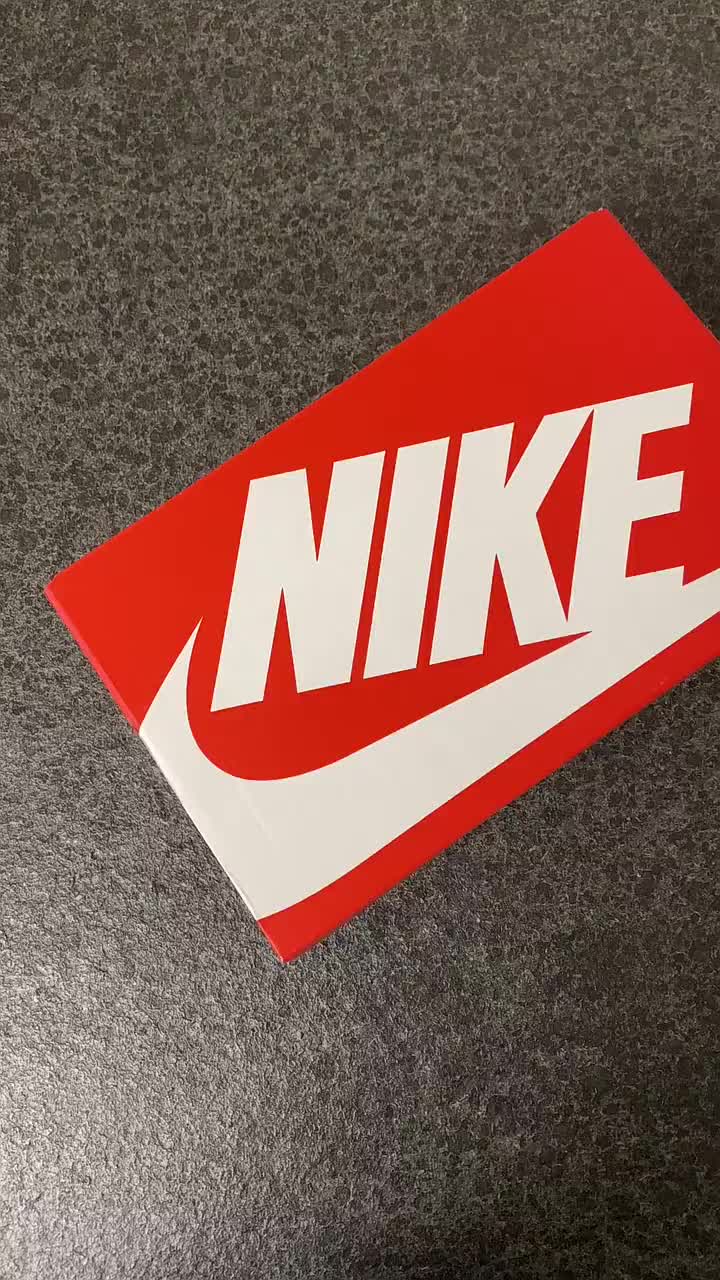 👟球鞋名称：
Nike Dunk Low