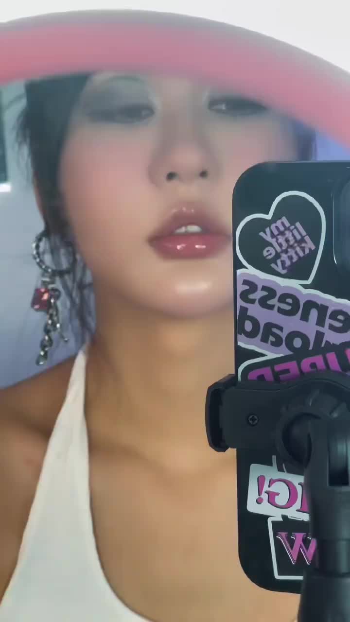 复古辣妹截断烟熏妆！夏日女孩撸一个！