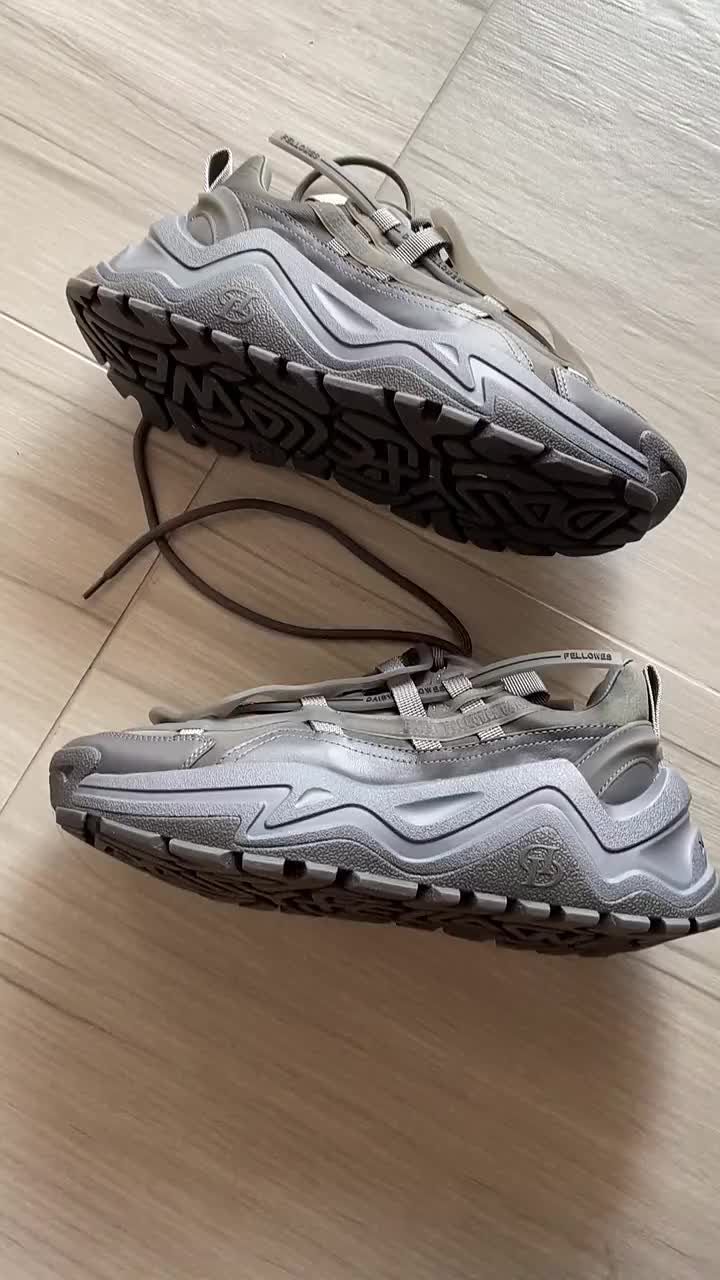 初秋必备黑色卫衣,这个卫衣领口还有做旧和