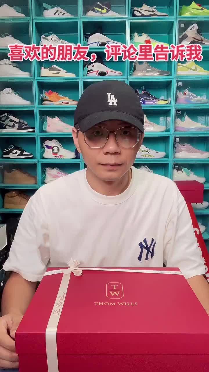 以往的增高小白鞋,底子部分都会有点重,穿