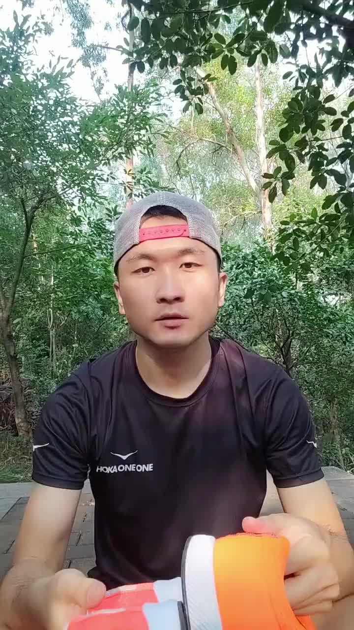 今天一条视频看完，两款针对体考设计跑鞋该