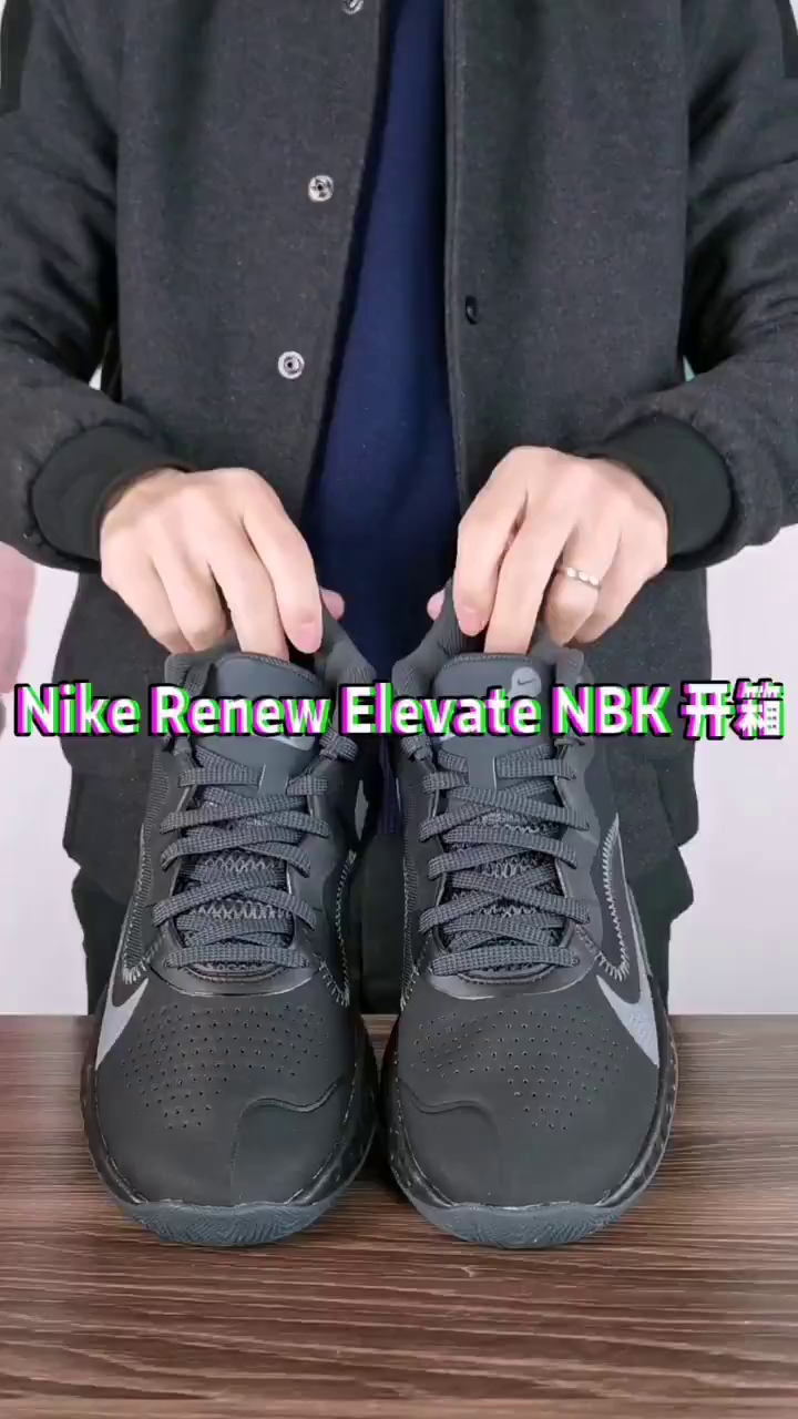 鞋头区域合成材质，冬天穿它打球，靠谱。