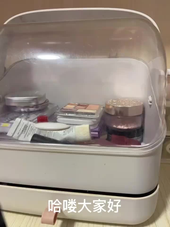 翻化妆箱啦~