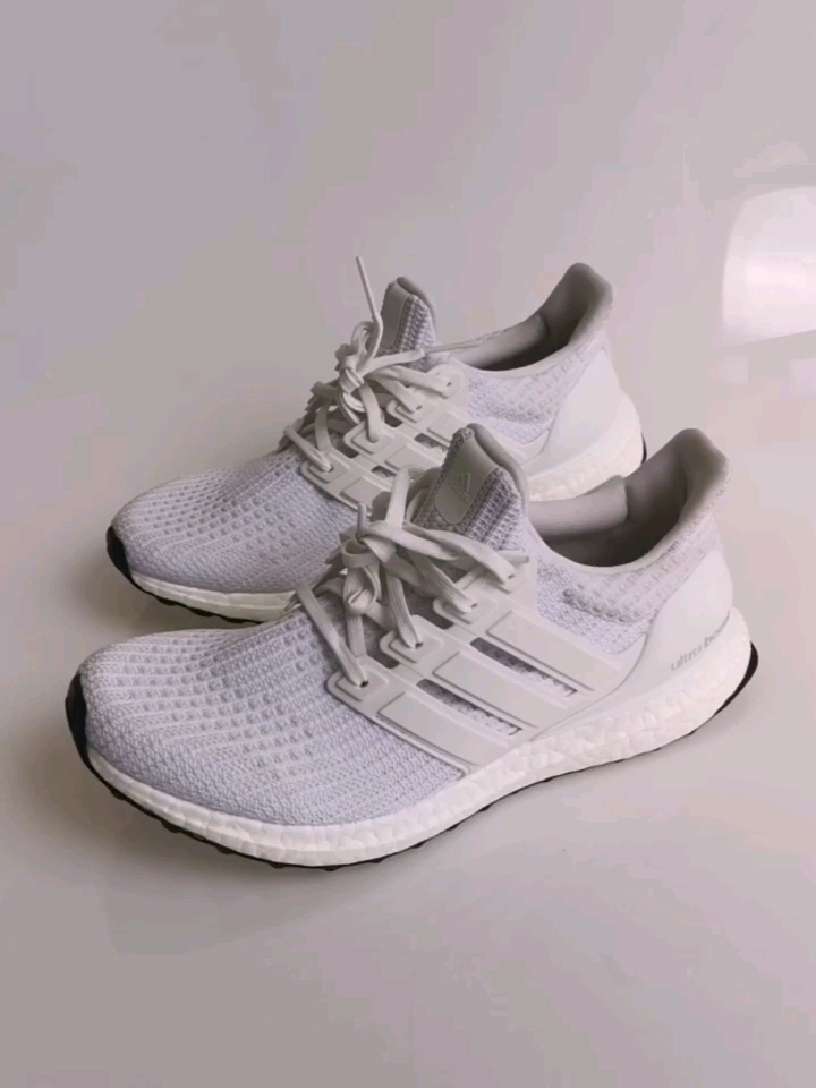 入手一双Adidas ultraboos