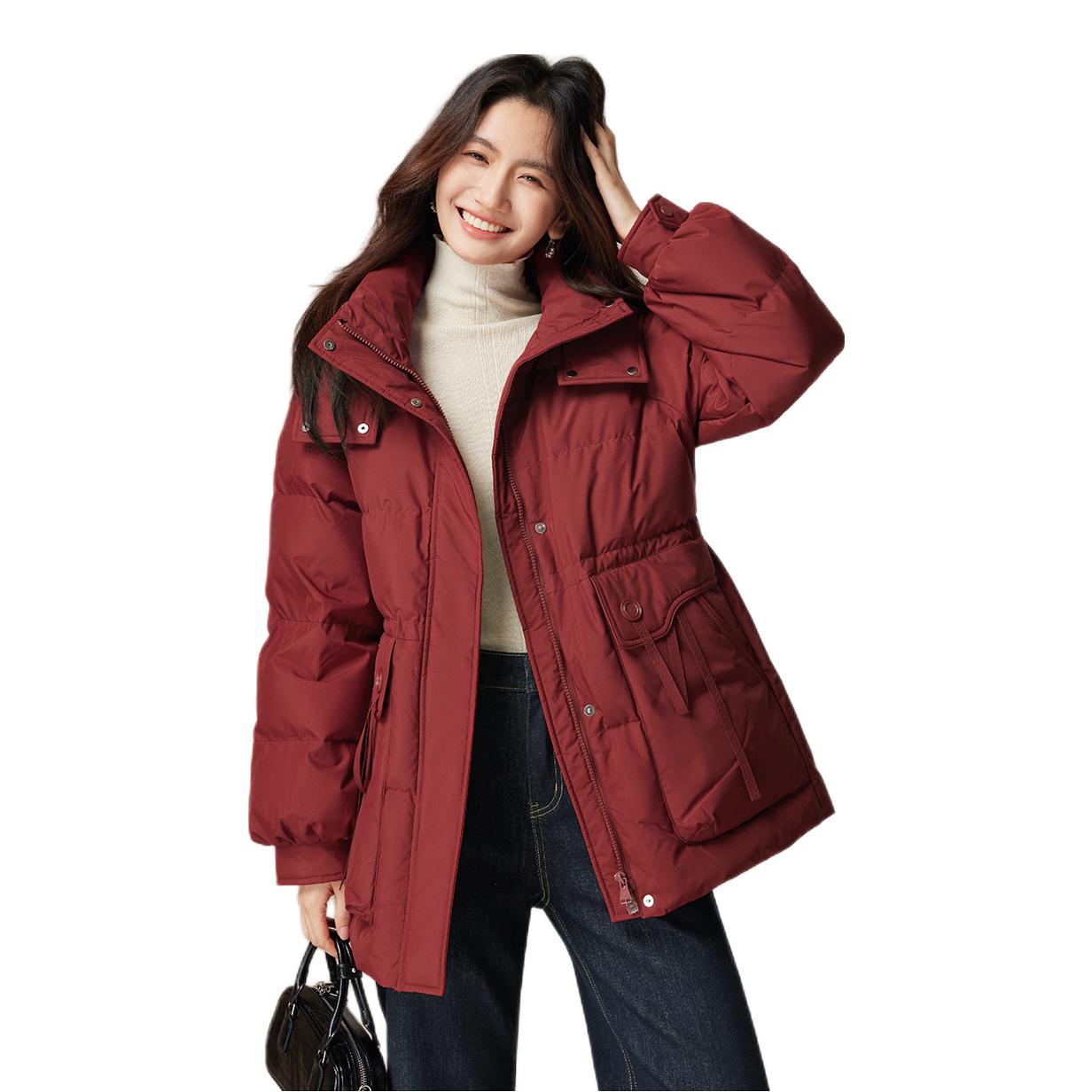 推荐商品：L﹒WEST/朗文斯汀 抽绳收腰防风立领连帽保暖羽绒服 女装 DTMA4509A12728 红