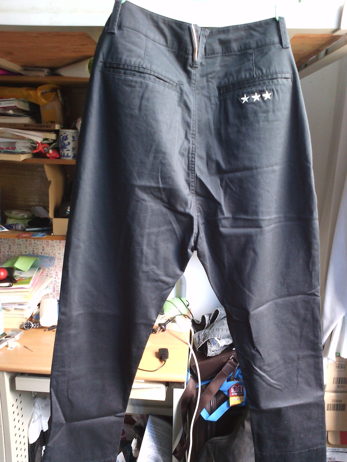 骚气的迷彩内衬晒刚入手的李宁休闲长裤