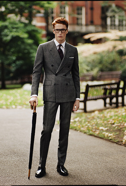 电影kingsman中无所不能的那个神秘武器满足你的好奇心,colin firth拿