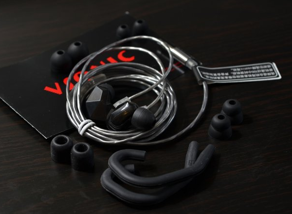 克,耳机研发能力不庸置疑,创始人郁志曰是很多人认为的国内第一调音师