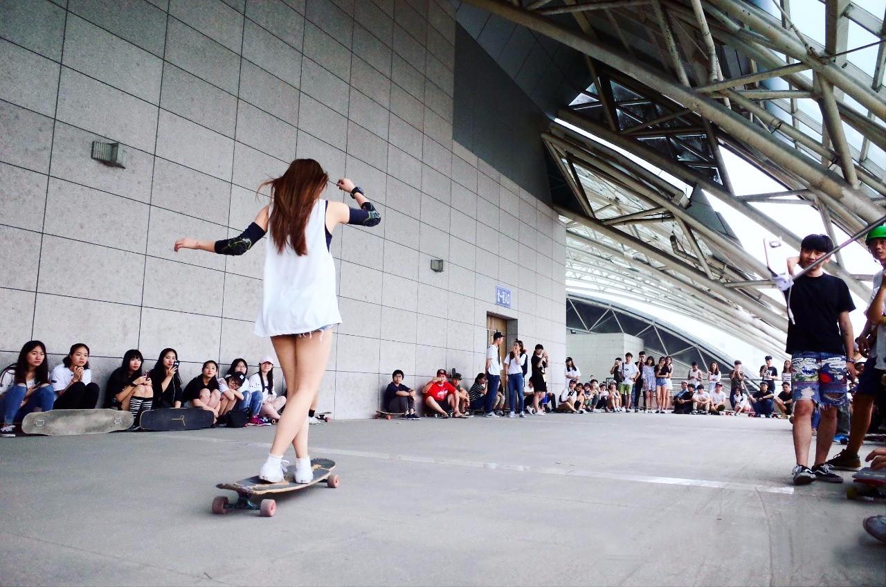 这是我的故事,一个爱摄影,玩滑板的girl—潮流人群故事之晴司