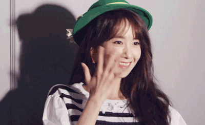 男生和姑娘们一起合影,如果不想连拍几十张到崩溃的话,终极奥义